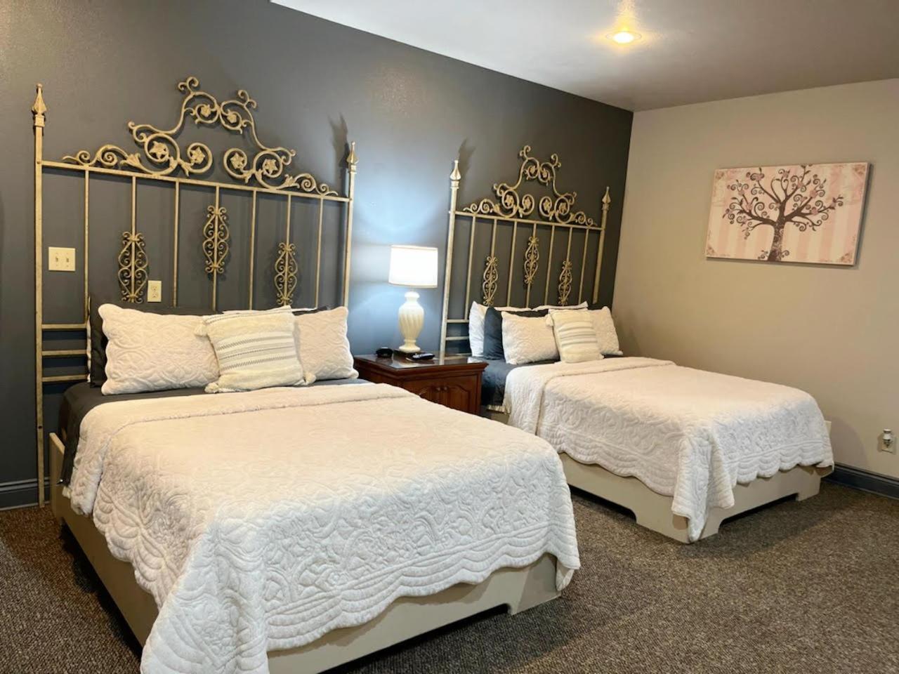 L'Banca Albergo The Bank Hotel Lake Arthur Bagian luar foto